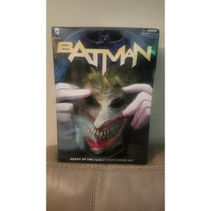 Batman‎ Death of the Family Book & Mask Set DC Comics New Sealed